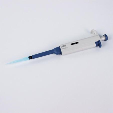 Дозатор (пипетка механическая) 1-кан перем объема DLab, 100-1000 мкл