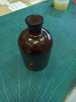 Уценка: Склянка (штанглас) 5drops, 1000 мл, темное стекло, с притёртой пробкой, узкое горло (скол)