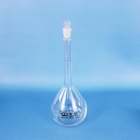 Колба мерная 2-1000-2, 1000 мл, 2 класс точности, стеклянная пробка, шлиф 19/26 - В наличии