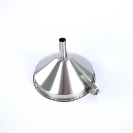 Воронка с фильтром из нержавейки диаметр 150 мм Воронка с фильтром из нержавейки диаметр 150 мм