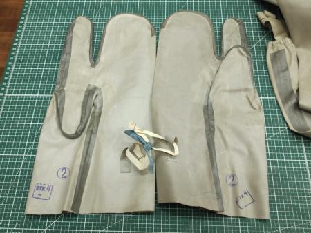 Костюм химзащиты Л1, размер № 2 (с хранения), бахилы для сапог размера 43-44