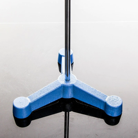 Основание штатива треугольное 135*600 мм Основание штатива треугольное 135*600 мм - Под заказ