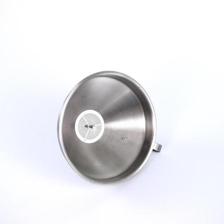 Воронка с фильтром из нержавейки диаметр 150 мм Воронка с фильтром из нержавейки диаметр 150 мм