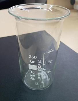 Уценка: Стакан лабораторный высокий В-2-250, 250 мл, без носика (ГОСТ 25336-84), скол, пузырь