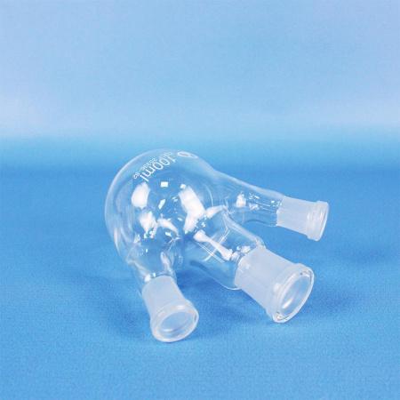 Колба трехгорлая КГУ-3-1-100, 100 мл, шлифы 19/26-14/23-14/23 Колба трехгорлая КГУ-3-1-100, 100 мл, шлифы 19/26-14/23-14/23