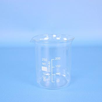 Стакан лабораторный низкий Н-1-250, 250 мл, с носиком (ГОСТ 25336-82) Стакан лабораторный низкий Н-1-250, 250 мл, с носиком (ГОСТ 25336-82)