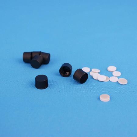 Крышка к винтовым виалам с резьбой 8-425, черная, без отв., с септой, 100 шт/упак - В наличии