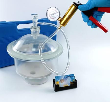 Вакуумная установка для высушивания веществ 5Drops C180 с ручным насосом 