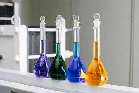 Колба мерная 2-200-2, 200 мл, 2 класс точности, стеклянная пробка, шлиф 14/23