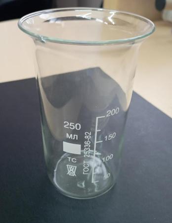 Уценка: Стакан лабораторный высокий В-2-250, 250 мл, без носика (ГОСТ 25336-84), скол, пузырь - В наличии